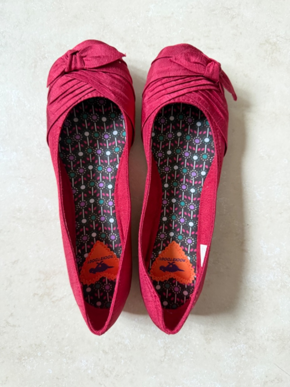 Rocket Dog Memoriests Claret Thai Silk Red Size 7.5 Like New in Original Box